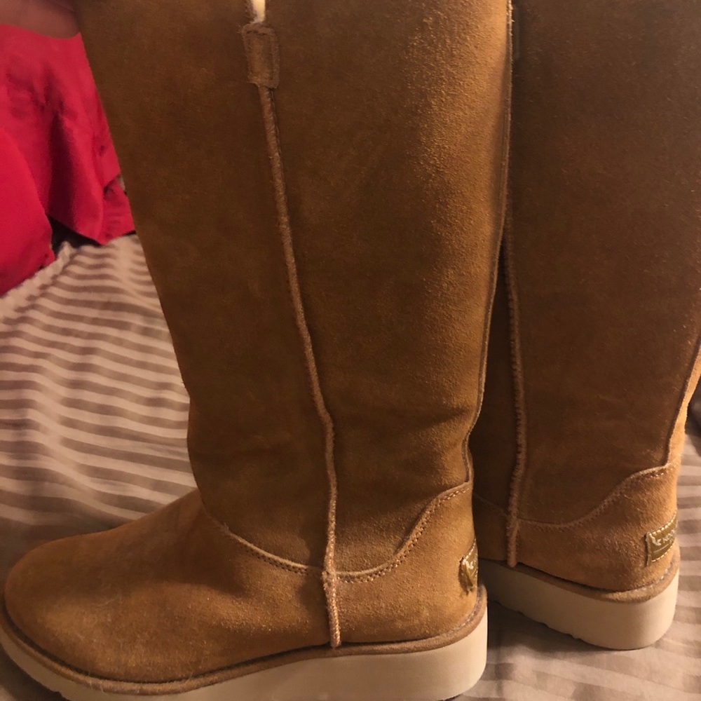 Women’s Koolaburra by Ugg boots barely worn.
